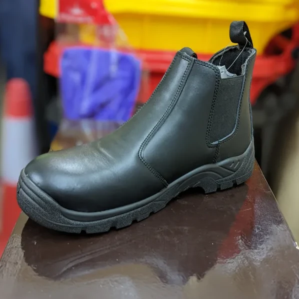 Austra Chelsea Boots Black